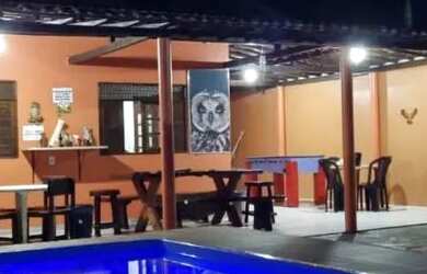 Imagem: A casa possui 3 Dormitórios, Acomodam 15 pessoas, 3 Vagas na