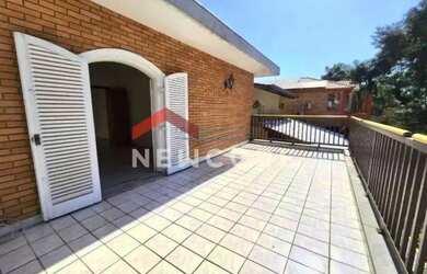 Imagem: A casa possui 4 Dormitórios, 4 Banheiros, 4 Vagas na garagem