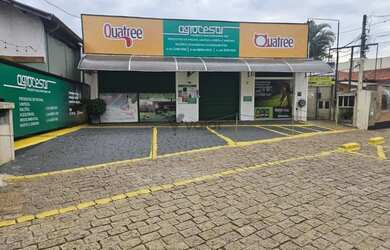 Imagem: O depósito à venda possui 4 Vagas na garagem e 400m² de Área