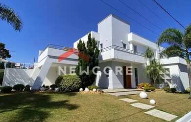 Imagem: A casa em condomínio possui 4 Dormitórios, 4 Banheiros, 4