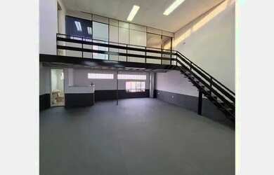 Imagem: O depósito possui 376m² de Área e está localizado em Vila