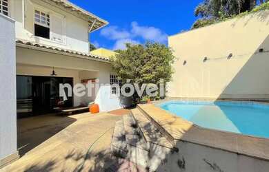 Imagem: A casa possui 4 Dormitórios, 4 Banheiros, 4 Vagas na garagem