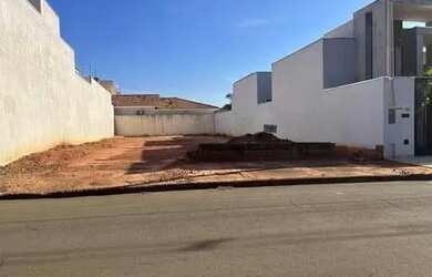 Imagem: O terreno possui 366m² de Área e está localizado em Centro