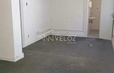 Imagem: O apartamento possui 1 Dormitório, 1 Banheiro, 34m² de Área