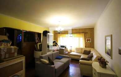 Imagem: A casa possui 3 Dormitórios, 3 Banheiros, 4 Vagas na garagem