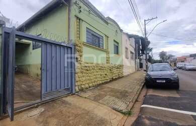 Imagem: A casa possui 2 Dormitórios, 1 Banheiro, 3 Vagas na garagem