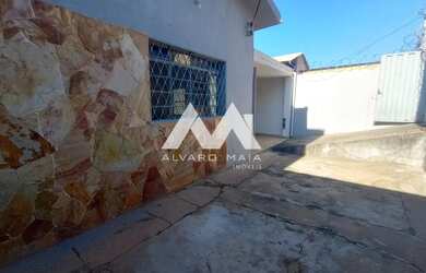 Imagem: A casa à venda possui 3 Dormitórios, 1 Banheiro, 1 Vaga na