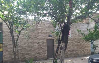 Imagem: A casa possui 1 Dormitório, 1 Banheiro, 400m² de Área e