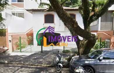 Imagem: A casa possui 4 Dormitórios, 4 Banheiros, 4 Vagas na garagem