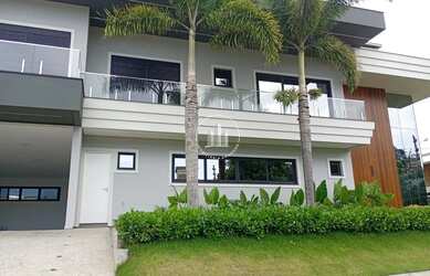 Imagem: A casa possui 4 Dormitórios, 5 Banheiros, 4 Vagas na garagem