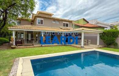 Imagem: A casa em condomínio possui 3 Dormitórios, 5 Banheiros, 4