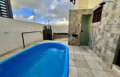 Imagem: A casa possui 4 Dormitórios, 4 Banheiros, 2 Vagas na garagem