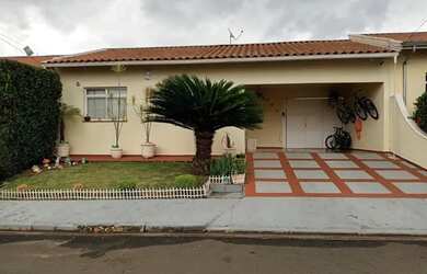 Imagem: A casa em condomínio possui 3 Dormitórios, 3 Banheiros, 4