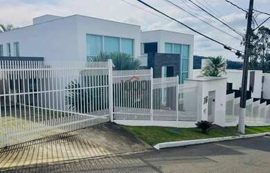 Imagem: A casa em condomínio possui 4 Dormitórios, 5 Banheiros, 4