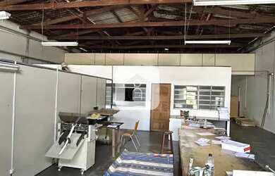 Imagem: O depósito possui 393m² de Área e está localizado em Martins