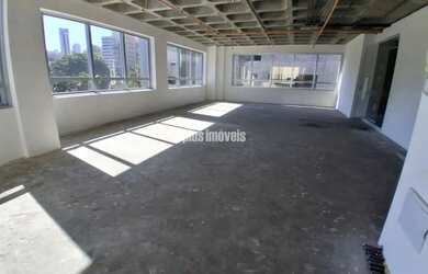 Imagem: O depósito possui 3 Vagas na garagem e 116m² de Área e está