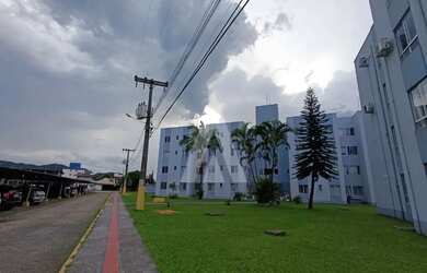 Imagem: O apartamento possui 2 Dormitórios, 1 Banheiro, 1 Vaga na garagem
