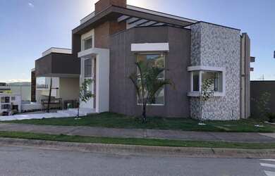 Imagem: A casa possui 3 Dormitórios, 4 Banheiros, 3 Vagas na garagem