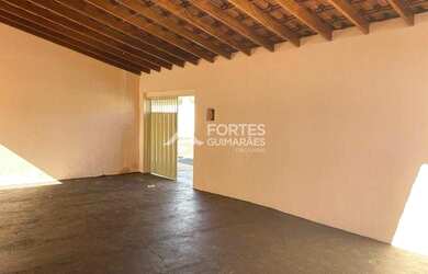 Imagem: A casa possui 2 Dormitórios, 1 Banheiro, 2 Vagas na garagem