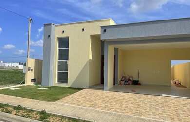 Imagem: A casa em condomínio possui 3 Dormitórios, 2 Banheiros, 2