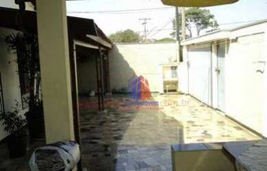 Imagem: A casa possui 2 Dormitórios, 2 Banheiros, 3 Vagas na garagem