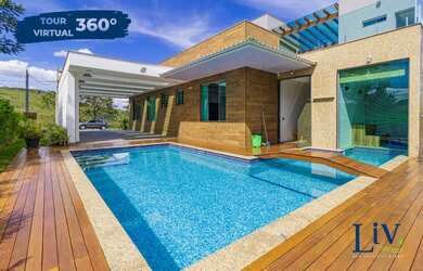 Imagem: A casa em condomínio possui 4 Dormitórios, 4 Banheiros, 4