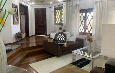 Imagem: A casa possui 3 Dormitórios, 4 Banheiros, 5 Vagas na garagem