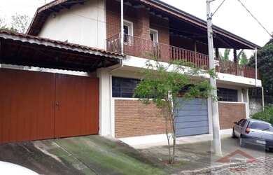 Imagem: A casa possui 3 Dormitórios, 3 Banheiros, 3 Vagas na garagem