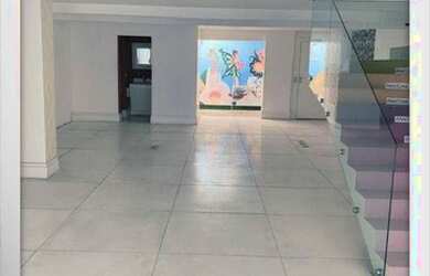 Imagem: O depósito possui 5 Vagas na garagem, 600m² de Área e está