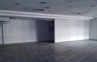 Imagem: O depósito possui 5 Vagas na garagem e 1748m² de Área e está