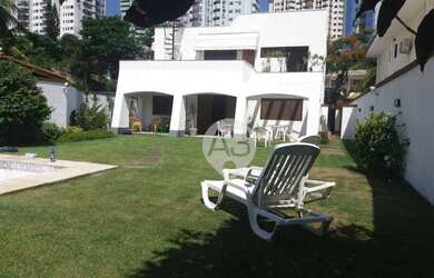 Imagem: A casa em condomínio possui 4 Dormitórios, 3 Banheiros, 2