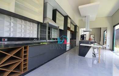 Imagem: A casa em condomínio possui 3 Dormitórios, 4 Banheiros, 4