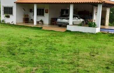 Imagem: A casa em condomínio possui 4 Dormitórios, 3 Banheiros, 2