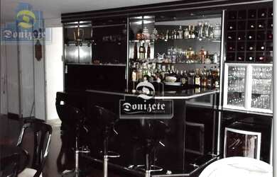 Imagem: O apartamento possui 4 Dormitórios, 2 Banheiros, 2 Vagas na