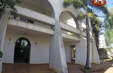 Imagem: O depósito possui 5 Vagas na garagem, 812m² de Área e está