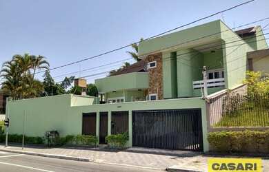 Imagem: A casa possui 5 Dormitórios, 5 Banheiros, 5 Vagas na garagem