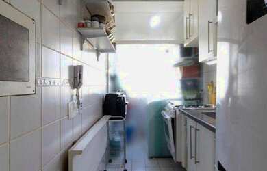 Imagem: O apartamento possui 2 Dormitórios, 1 Banheiro, 1 Vaga na garagem