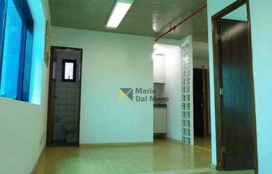 Imagem: O depósito possui 1 Vaga na garagem, 36m² de Área e está