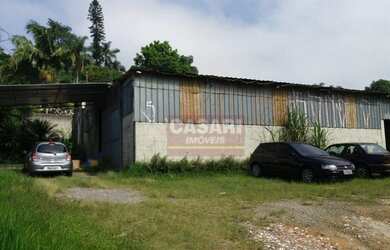 Imagem: O depósito possui 3 Vagas na garagem e 1200m² de Área e está