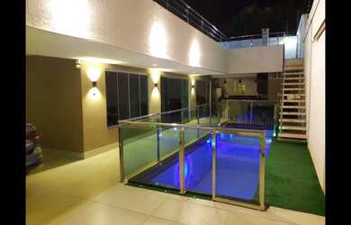 Imagem: A casa possui 4 Dormitórios, 4 Banheiros, 2 Vagas na garagem