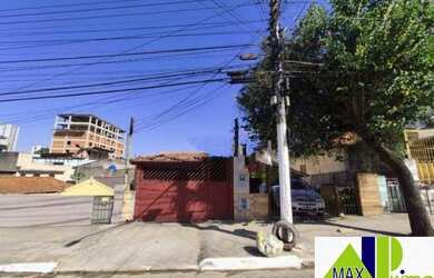 Imagem: O depósito para alugar possui 2 Vagas na garagem e 230m² de