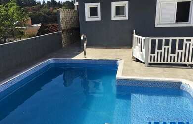 Imagem: A casa possui 3 Dormitórios, 3 Banheiros e 172m² de Área