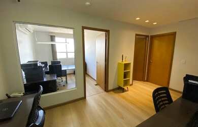 Imagem: O depósito possui 2 Vagas na garagem, 52m² de Área e está