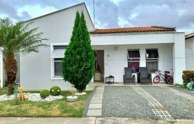 Imagem: A casa em condomínio possui 3 Dormitórios, 2 Banheiros, 2