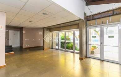 Imagem: A casa possui 3 Dormitórios, 3 Banheiros, 383m² de Área e