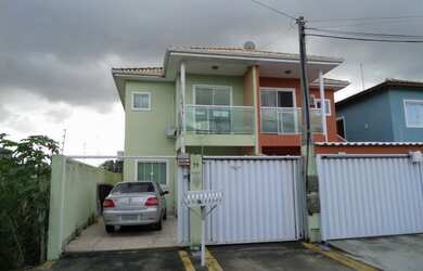 Imagem: A casa possui 3 Dormitórios, 3 Banheiros, 2 Vagas na garagem