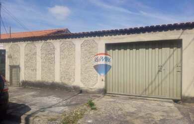 Imagem: A casa possui 3 Dormitórios, 2 Banheiros, 5 Vagas na garagem