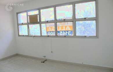 Imagem: O depósito possui 2 Vagas na garagem, 40m² de Área e está