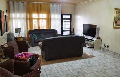 Imagem 8: Sobrado de Esquina. Varanda, 268m² de Área, 4 Vagas na garageme3 Dormitórios