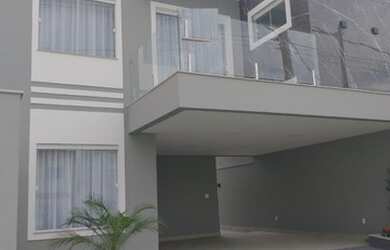 Imagem: A casa em condomínio possui 3 Dormitórios, 3 Banheiros, 2